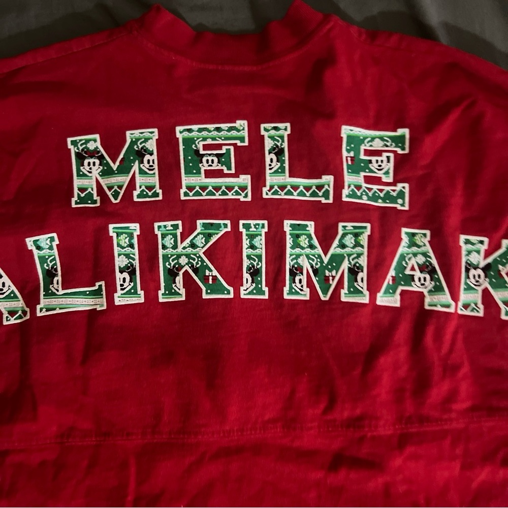 RARE Disney Aulani Resort Christmas Mele Kalikimaka spirit jersey MEDIUM Red